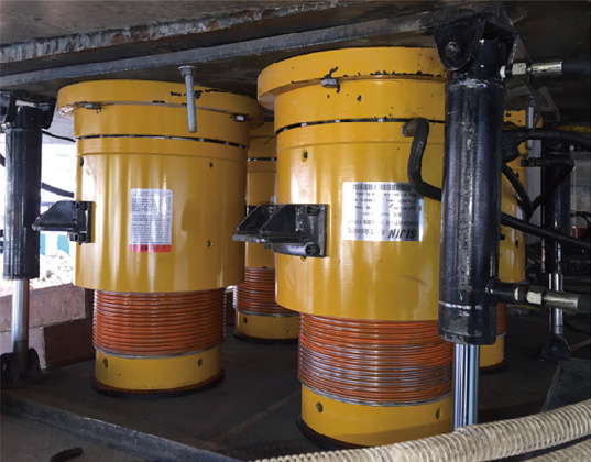 500T機(jī)械跟隨千斤頂