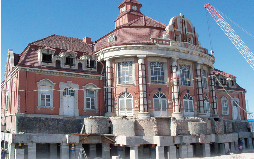 天津火車西站原主站樓整體平移、頂升工程