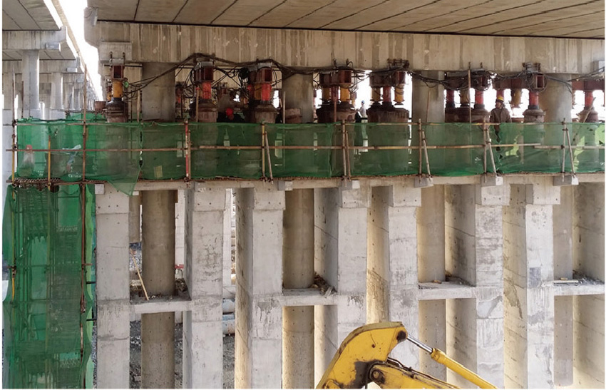 滬杭高速公路大蒸港橋調(diào)坡頂升工程