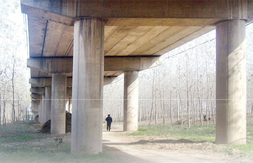 河南淮濱大橋調(diào)坡頂升改造工程