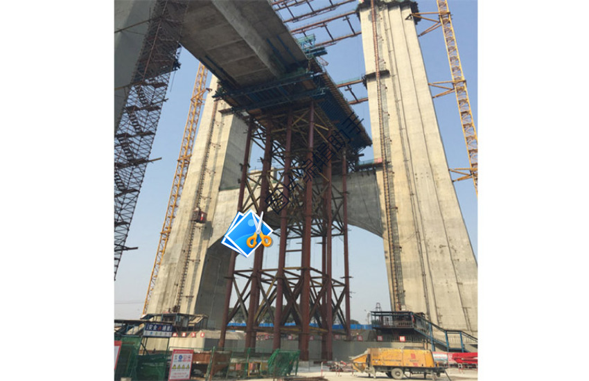 大岳高速洞庭湖大橋大樁號支架平移工程
